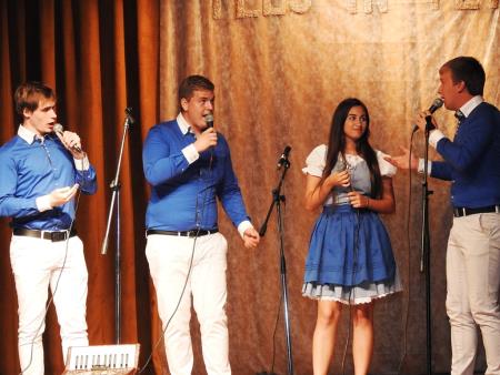 Prireditev Druži naju ples in petje z mednarodno udeležbo 104